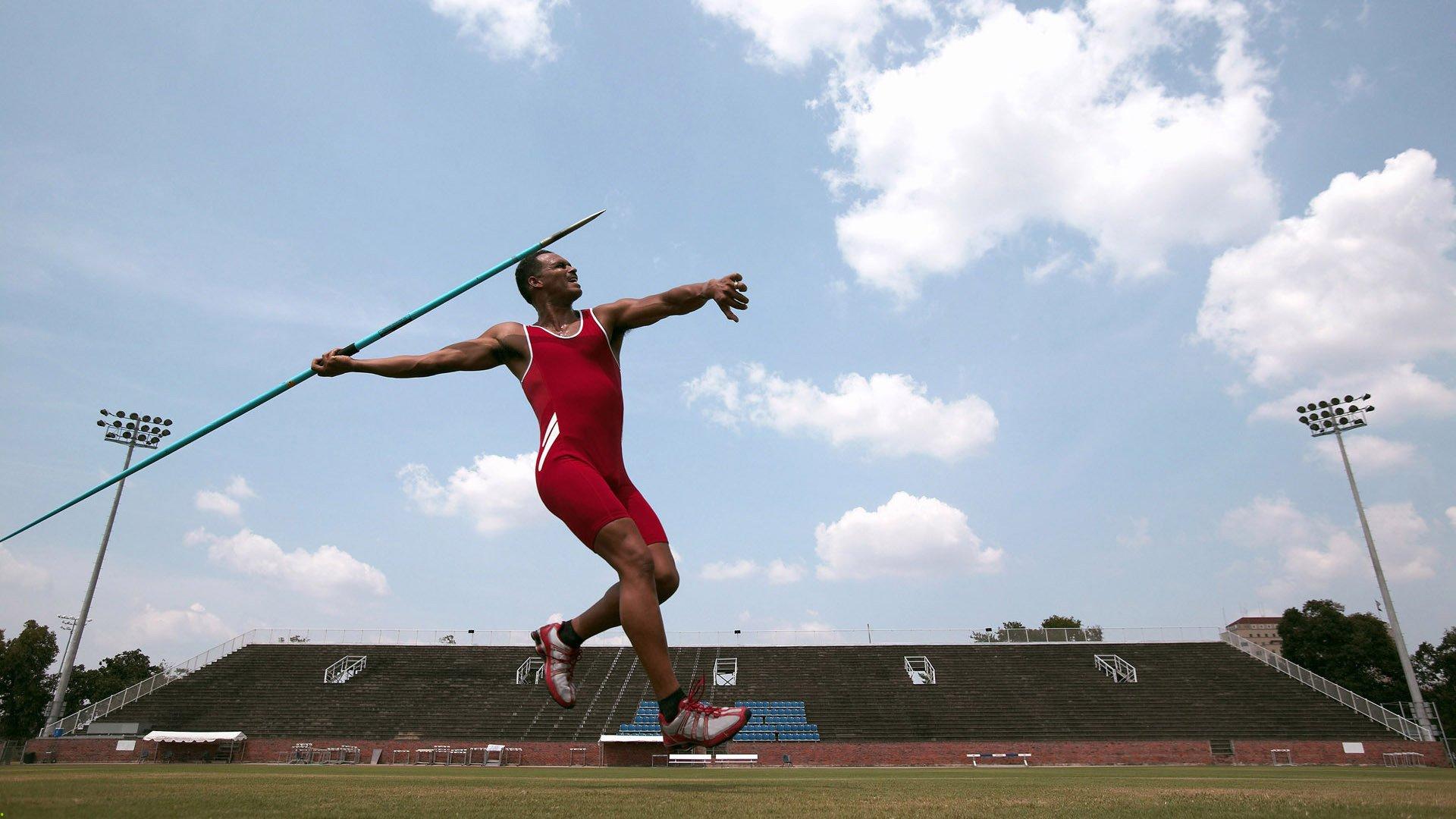 UFC巨星阿迪萨亚成功卫冕中量级冠军 激战五回合击败挑战者