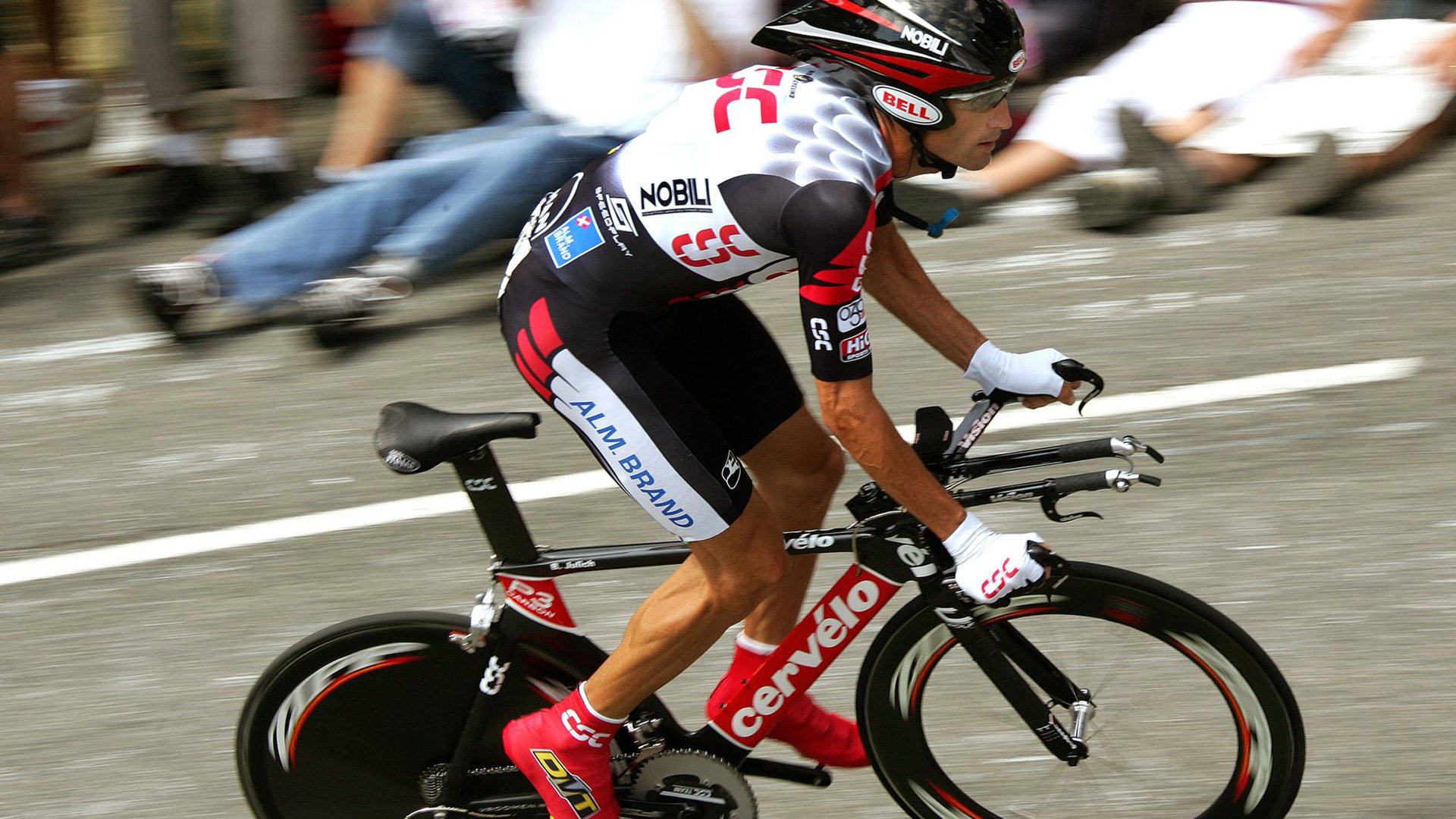 体育公益行动点燃希望之光 明星运动员携手助力乡村儿童体育梦